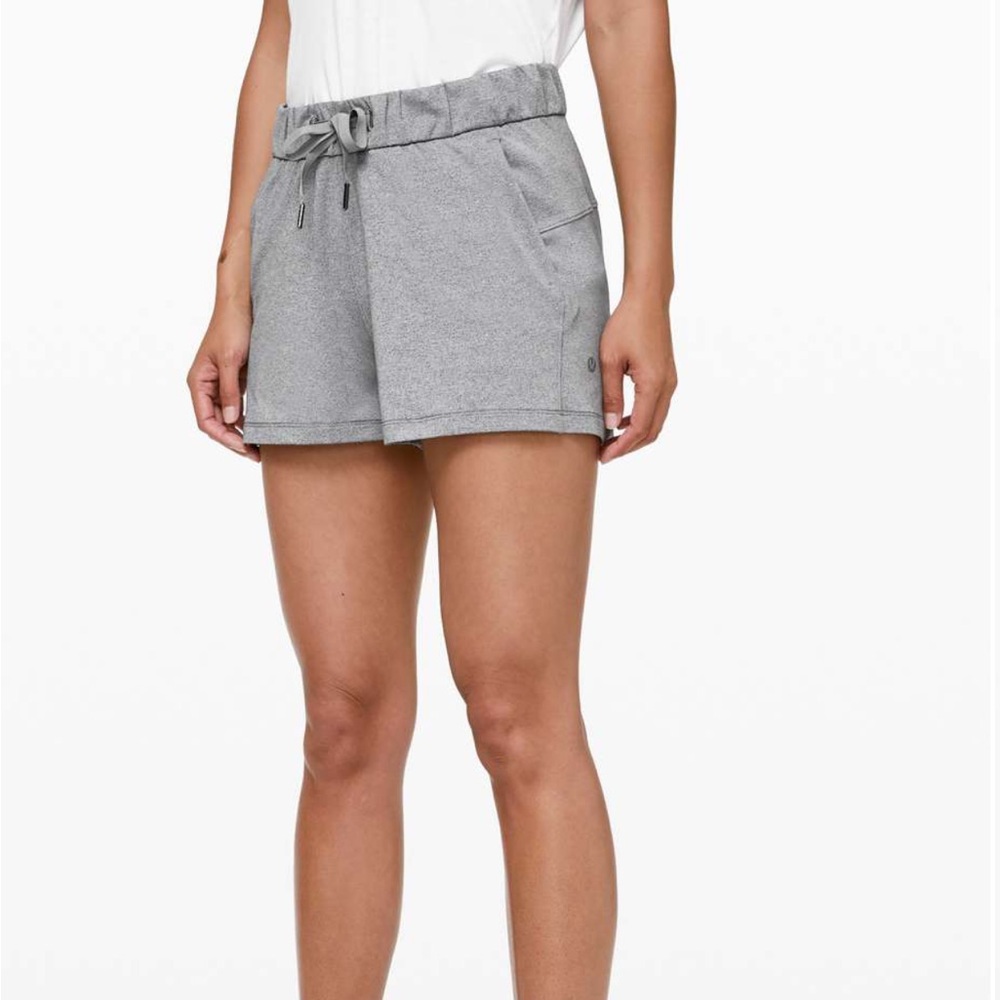 Lululemon on the fly shorts size 6